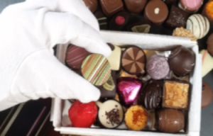 (image for) 16 Chocolate Box