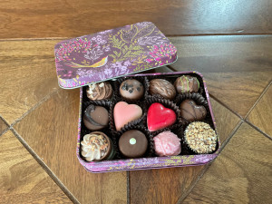 (image for) 12 Luxury Chocolates Sara Miller Haveli Tin