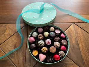 (image for) Large Round Bumble Bee Chocolate Box