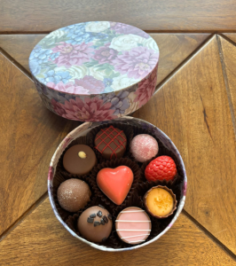 (image for) Small flower keepsake chocolate box