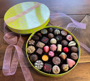 (image for) XL Floral Chocolate Gift Box